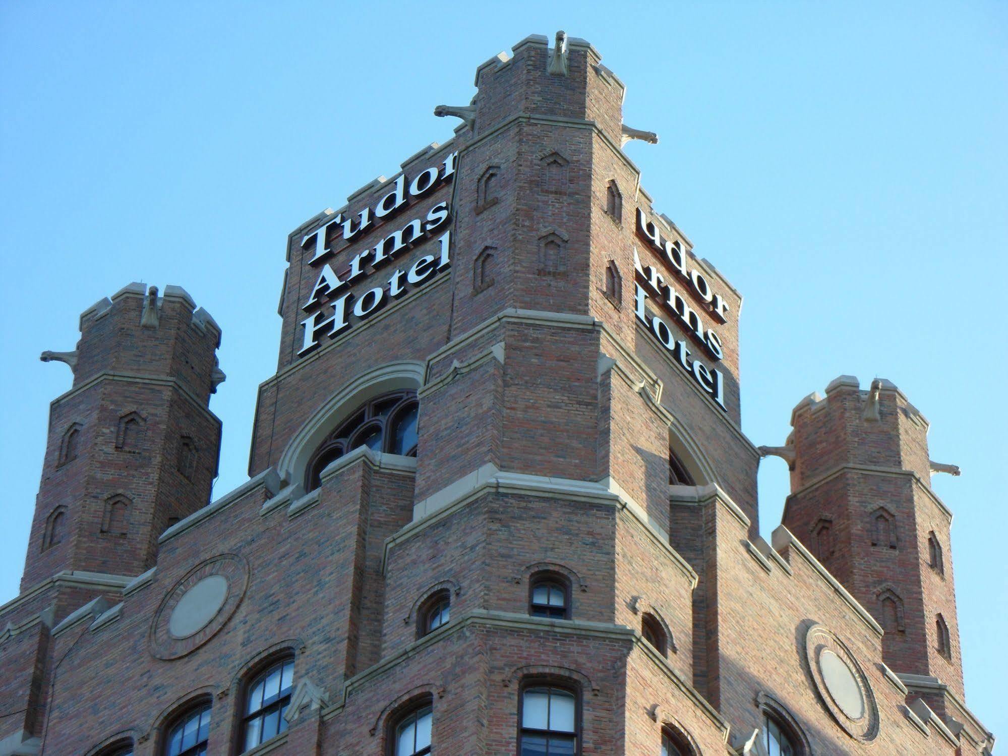 The Tudor Arms Hotel Cleveland - A Doubletree By Hilton Exterior foto